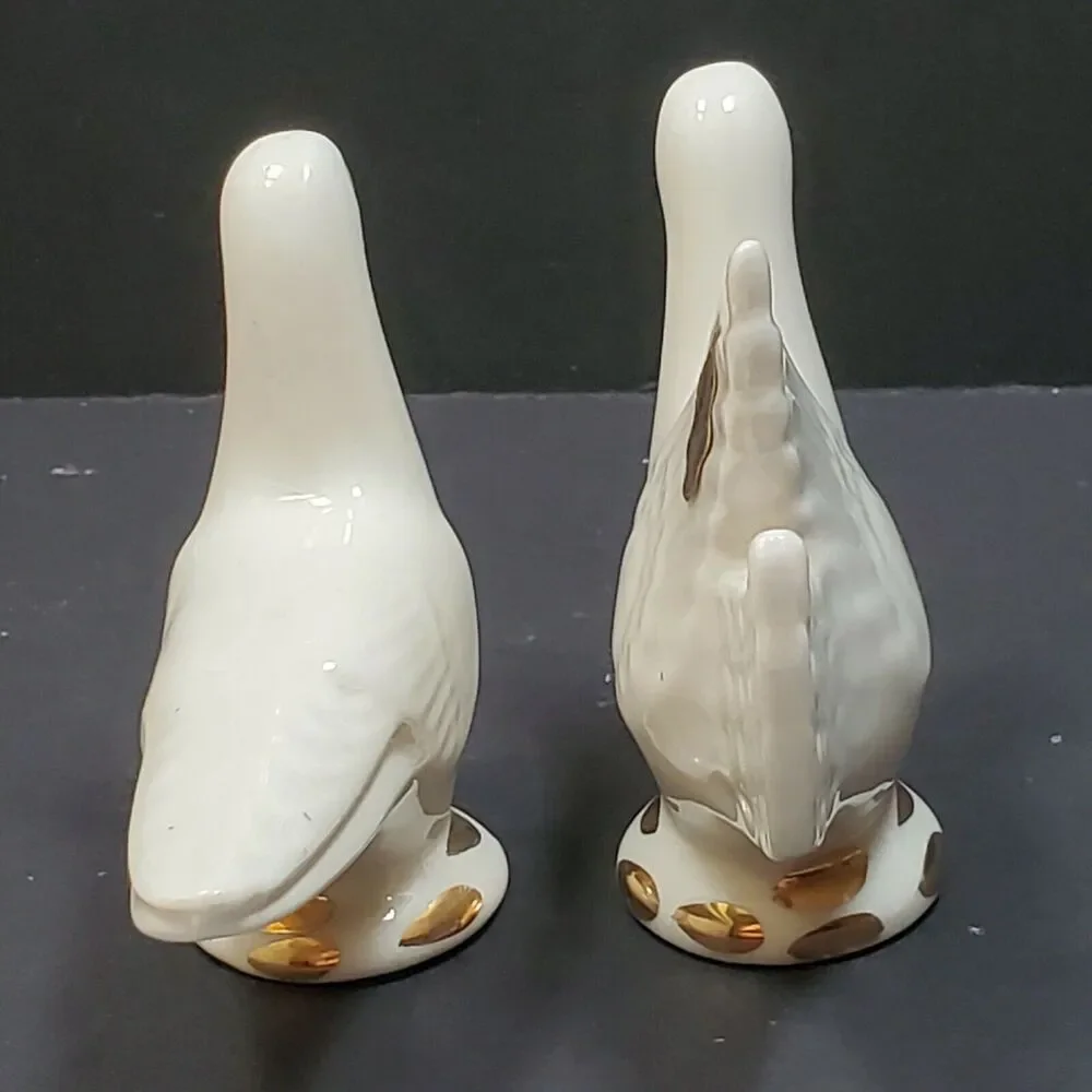 Elbee Art Cleveland Dove Salt & Pepper Shakers w/ Foil Label Hand Decorated